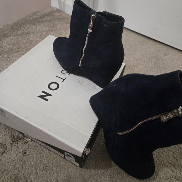 Boots - Picture 4 of 8